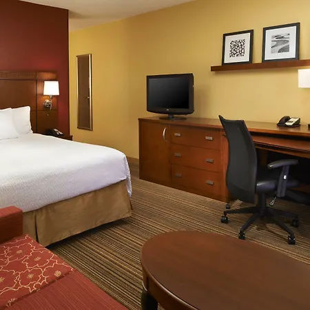 Courtyard By Marriott Louisville East-2