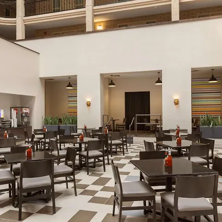 Embassy Suites Baton Rouge-3
