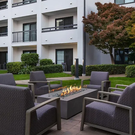 Courtyard By Marriott Bakersfield-2