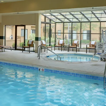 Courtyard By Marriott Indianapolis Airport-2