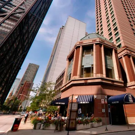 Hilton Chicago Magnificent Mile Suites-3