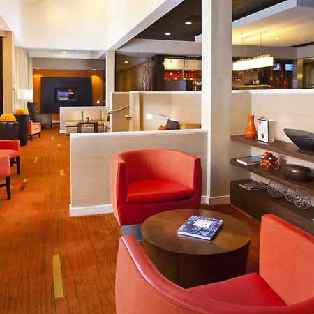 Courtyard By Marriott Memphis Airport-3