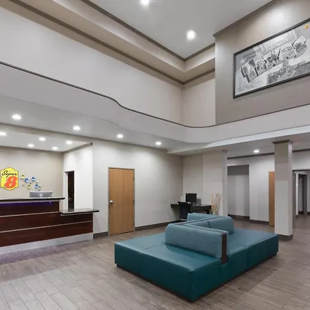 Super 8 By Wyndham San Antonio/Alamodome Area-3