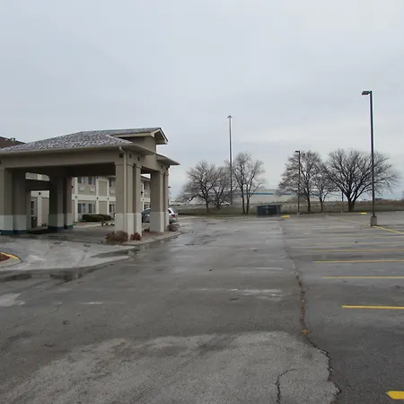 Quality Inn & Suites Omaha Chalco-2