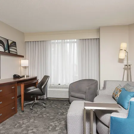 Courtyard By Marriott Louisville Downtown-3