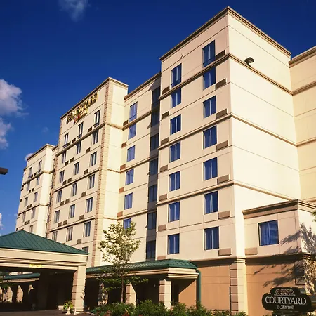 Courtyard By Marriott Toronto Airport-3
