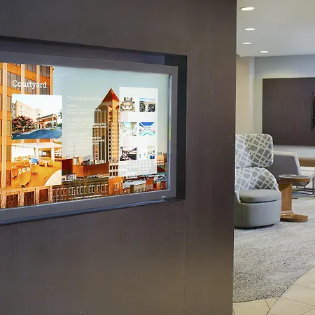 Courtyard By Marriott Roanoke Airport-3