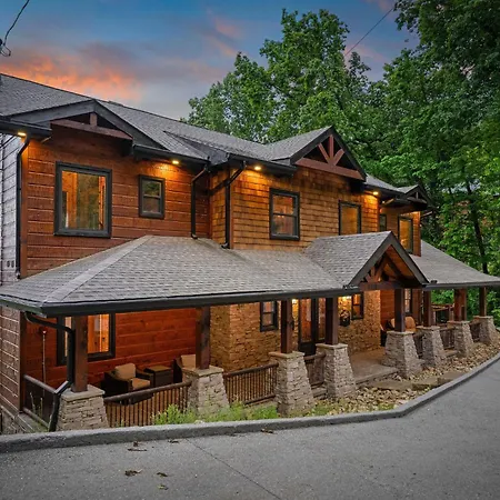 Black Bears & Biscuits Lodge By American Patriot Getaways-3