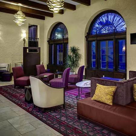 Courtyard Kansas City Country Club Plaza-3