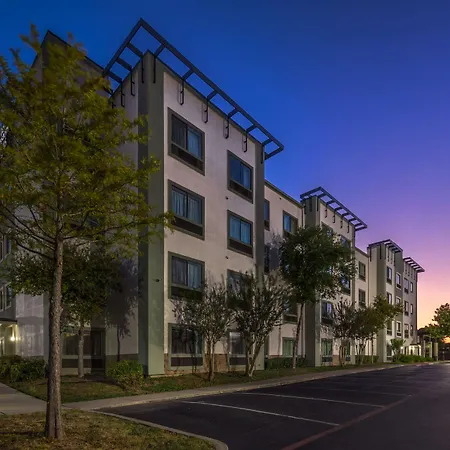 Best Western Plus Lackland Hotel And Suites.-3