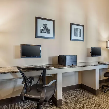 Best Western Plus Lackland Hotel And Suites.-2