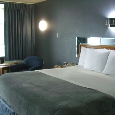Quail'S Nest Inn & Suites-2