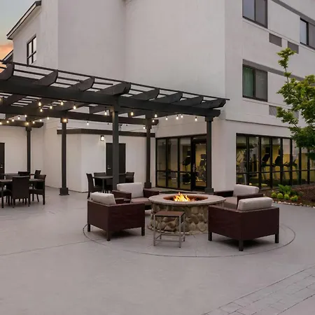Courtyard Charlotte Airport North-3