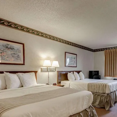 Econo Lodge Inn & Suites El Paso West-2