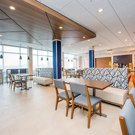 Holiday Inn Express & Suites Charlottesville By Ihg-2