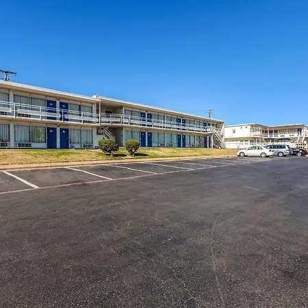 Motel 6 Fort Worth, Tx - Stockyards-3