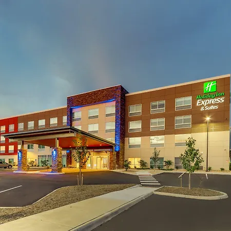 Holiday Inn Express & Suites - Roanoke - Civic Center-3