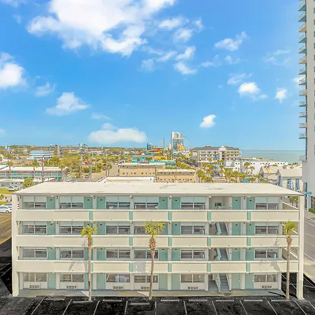 Fifth And Ocean-3