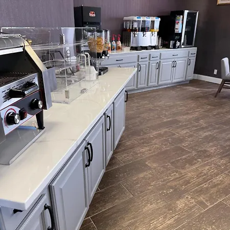Red Lion Inn & Suites Kansas City-2