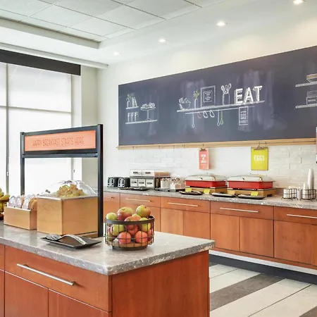 Hampton Inn Portland Downtown Waterfront-3