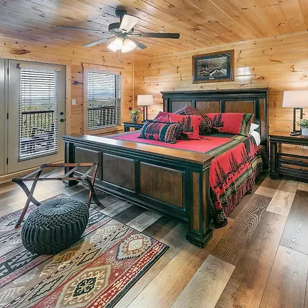 Gritz Carlton Lodge, 2 Large Cabins, 2 Pools, 2 Theater Rooms, 2 Game Rooms, Amazing Mtn Views-2
