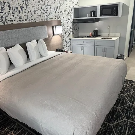 Red Lion Inn & Suites Kansas City-3