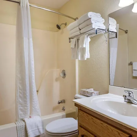 Comfort Inn & Suites Branson Meadows-2