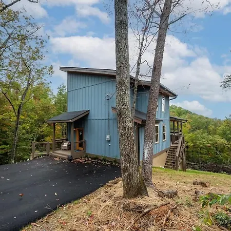 Modern Chalet With Mountain Views In Gatlinburg Tn-2