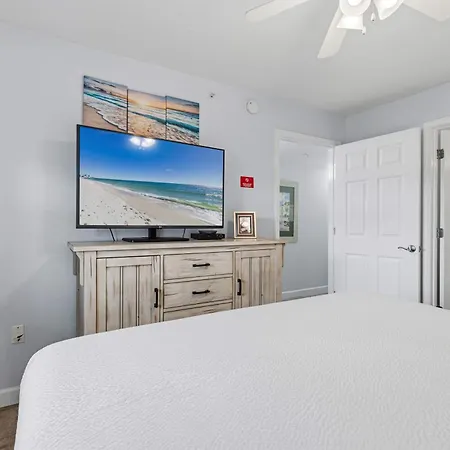 Pelican Isle 205-3
