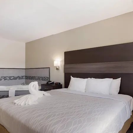 Rodeway Inn Branson, Brick House-2