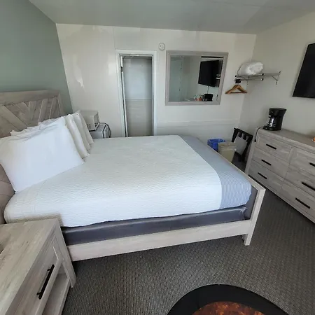 Aquarius Oceanfront Inn-2