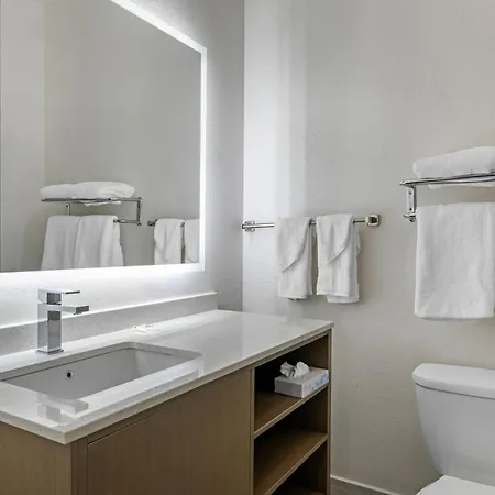 Comfort Suites Near Indianapolis Airport-2