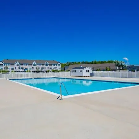 Grande At Canal Pointe 37484 Liverpool Ln-2