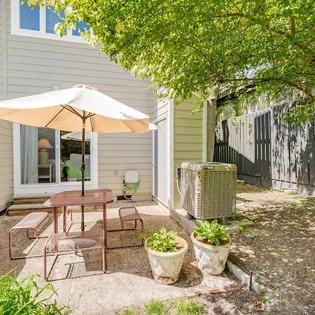 Scarborough Village - 245 Country Club Dr, Unit #608-2