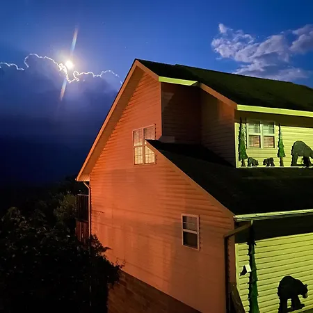 Heavenly View - Bear Themed Cabin, Hottub, Dog-Friendly, Near Gatlinburg-2