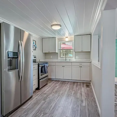 Immaculate Home With Putting Green And Private Pool! Pet Friendly 6 Bedroom- 4 Bath Duplex A&B-2