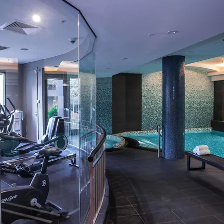 Quay West Suites Melbourne-3