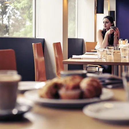 Mercure North Melbourne-3