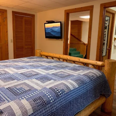 Er65 - Eagles Point - Great Location, Close To All The Action! Cabin-2