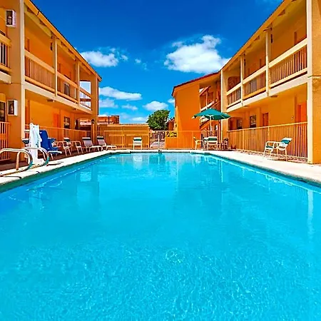 Baymont By Wyndham Lubbock - Downtown Civic Center-2