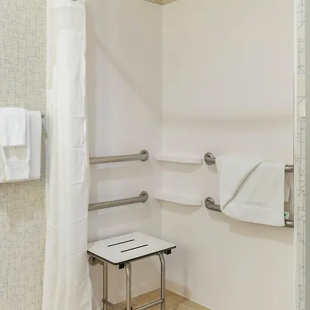 Holiday Inn Express Hotel & Suites Albuquerque Midtown By Ihg-2