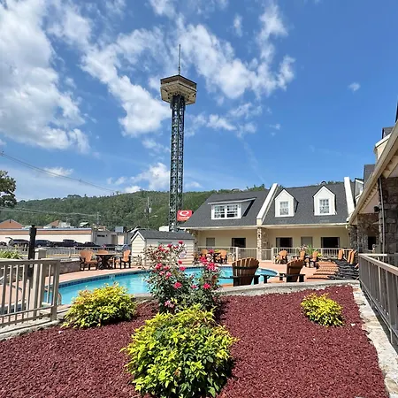 Econo Lodge Inn & Suites Gatlinburg At The Convention Center-2