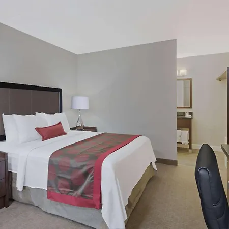 Ramada By Wyndham Boston-3
