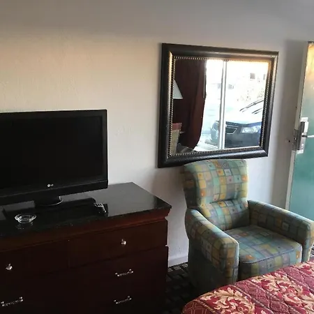 Houston Inn And Suites-2