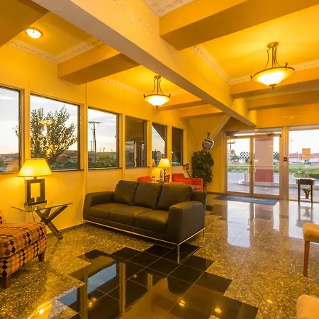 Howard Johnson By Wyndham Oklahoma City Okc Airport, Near Fairgrounds, I40, Free Hot Breakfast, And Pool-2