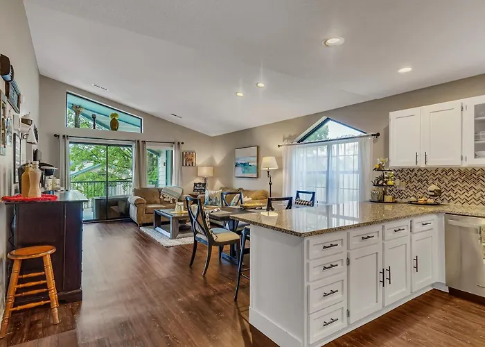 2 Bed Condo-The Greens At Thousand Hills-Coffee Bar Branson