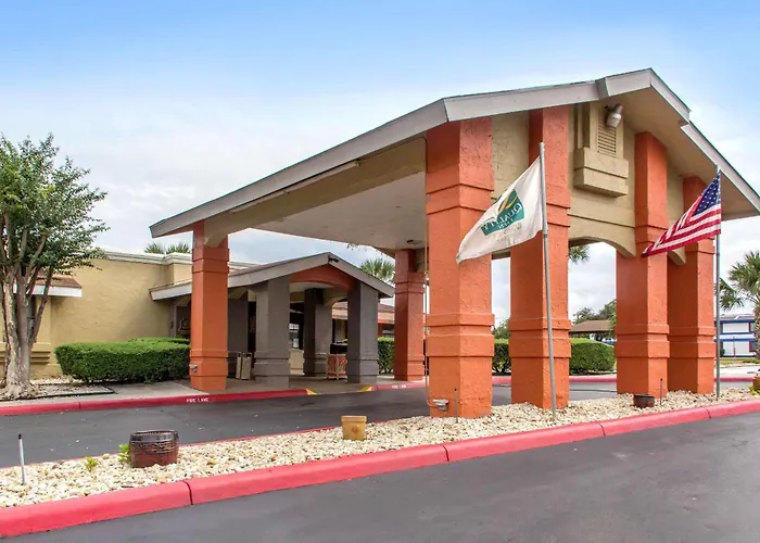 Quality Inn & Suites I-35 Near Frost Bank Center San Antonio