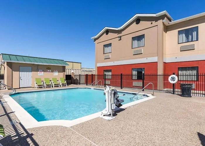 Econo Lodge Inn & Suites East Houston I-10