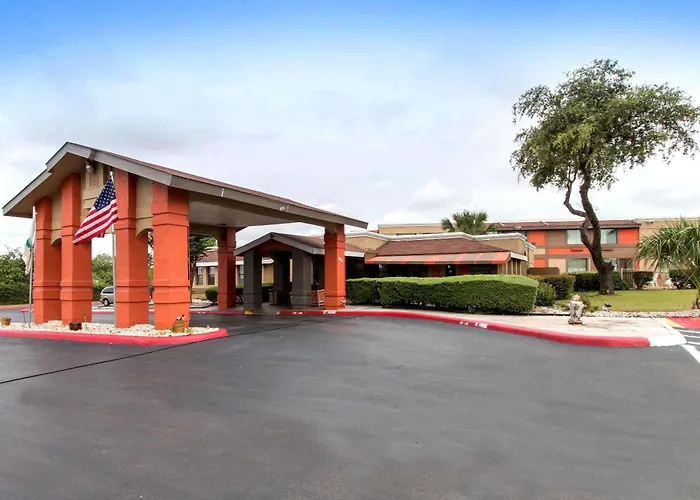 Quality Inn & Suites I-35 Near Frost Bank Center San Antonio