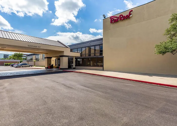 Red Roof Inn Plus & Suites Houston - Iah Airport Sw